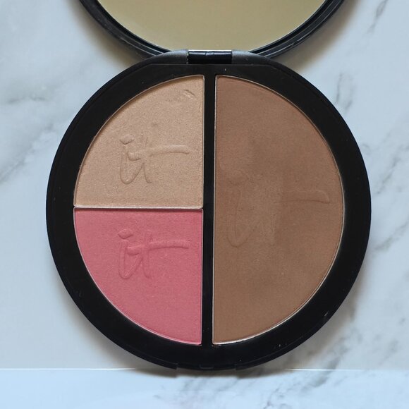 IT Cosmetics LIVE LOVE LAUGH VITALITY Face Disk (0.78 oz.) - Picture 3 of 8